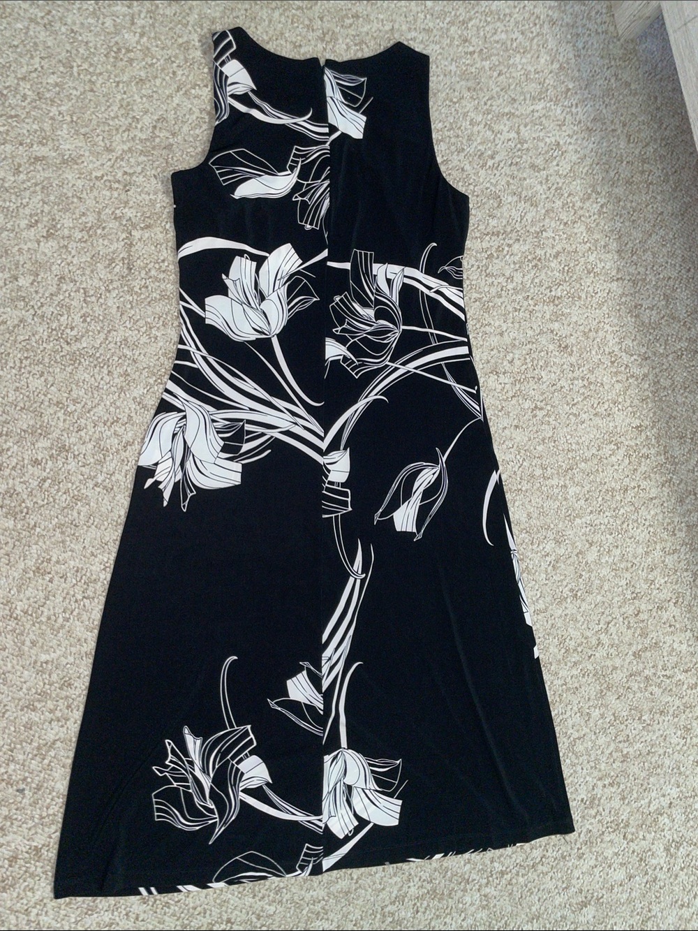 Anne Klein Sleeveless Black & White Floral Maxi Dress - Picture 5 of 6